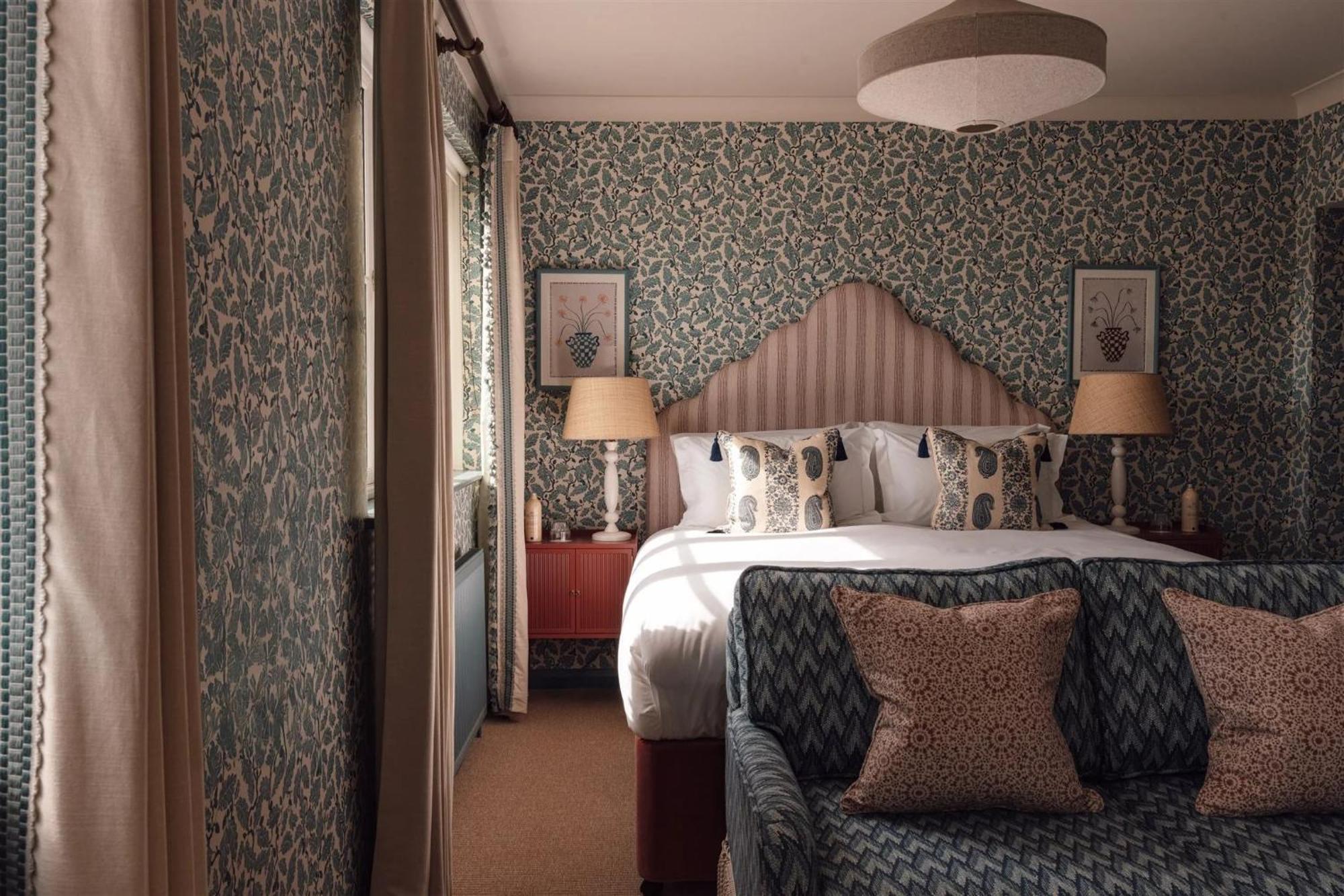 Hotel The 4*
